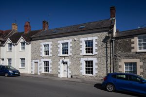 Castleton_Front Aspect - click for photo gallery
